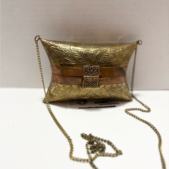 1930’s Hammered Brass Pillow Purse vintage - Picture 3 of 15